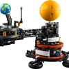 Lego 42179 Pianeta Terra e Luna in orbita - immagine 3
